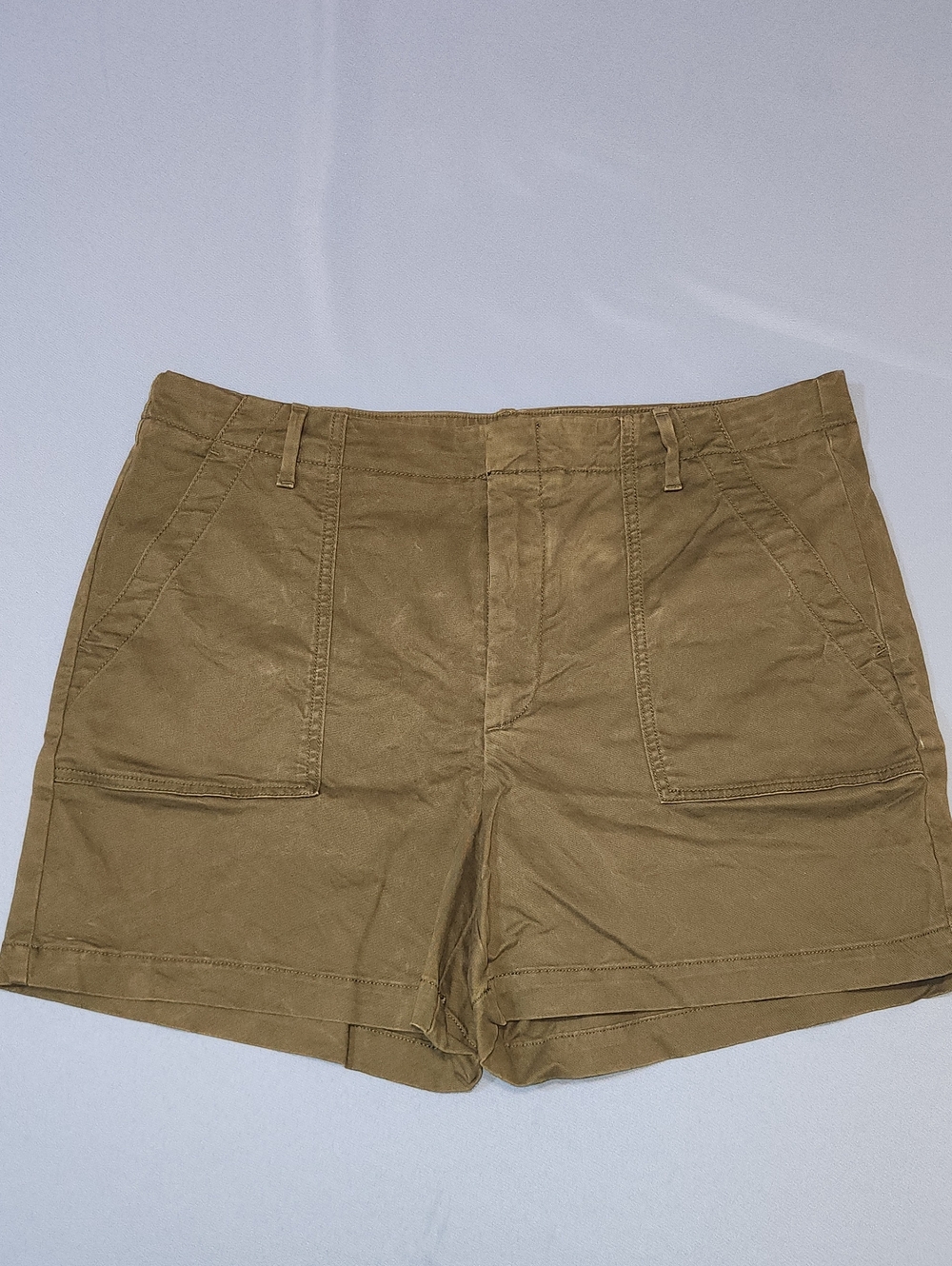 Banana Republic Factory Womens Dark Olive Green Chino Shorts. Size 16.